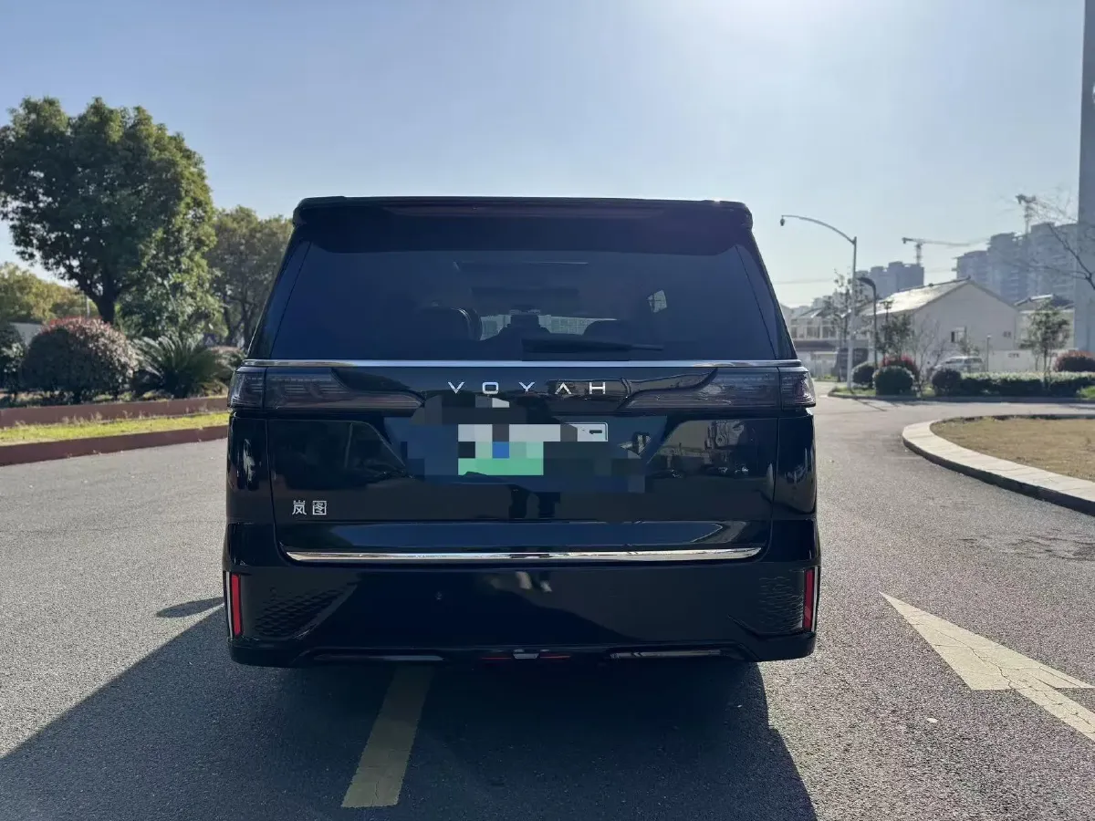 2022 Voyah Dream 1.5T 136HP L4 PHEV 25.57KWH,autocango,china used car exporter,china ev exporter,chinese used car exporter,chinese used ev exporter