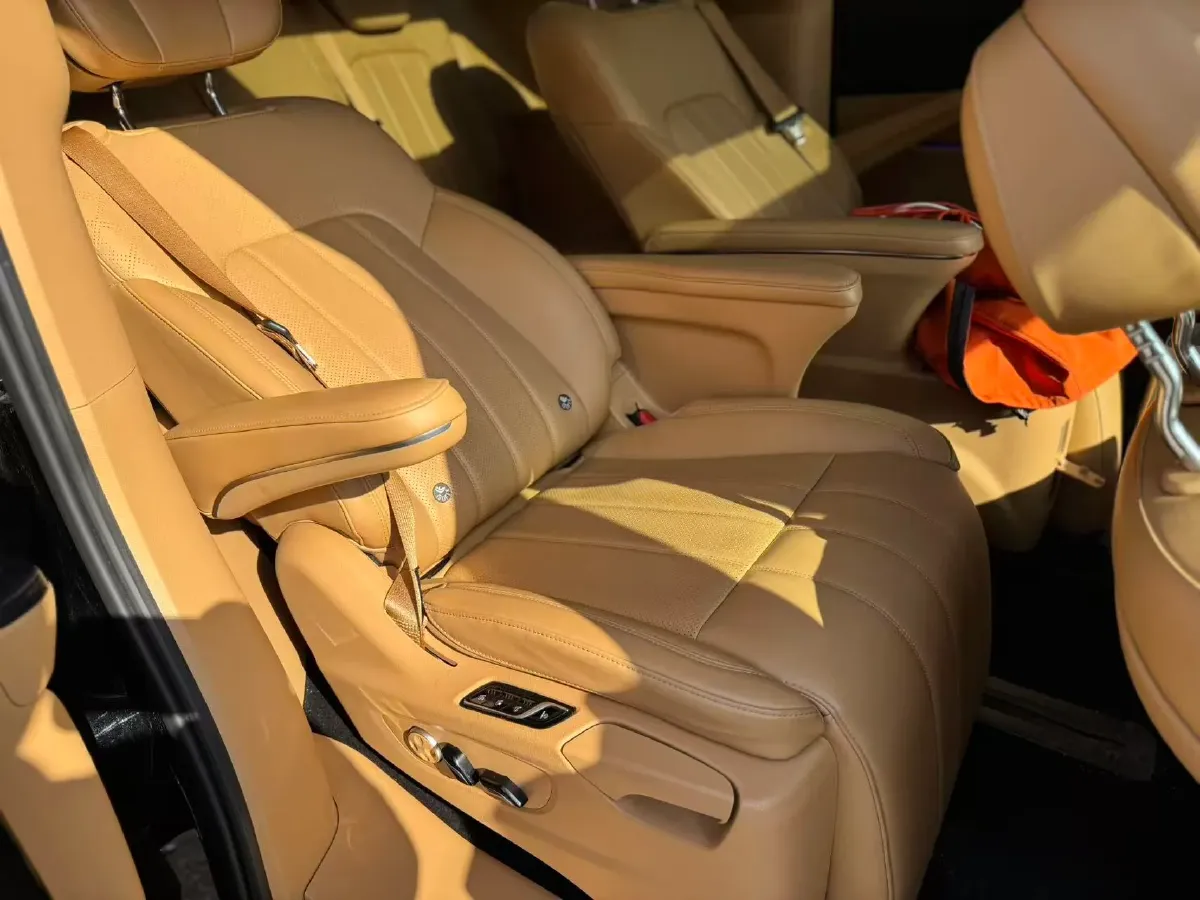 2022 Voyah Dream 1.5T 136HP L4 PHEV 25.57KWH,autocango,china used car exporter,china ev exporter,chinese used car exporter,chinese used ev exporter