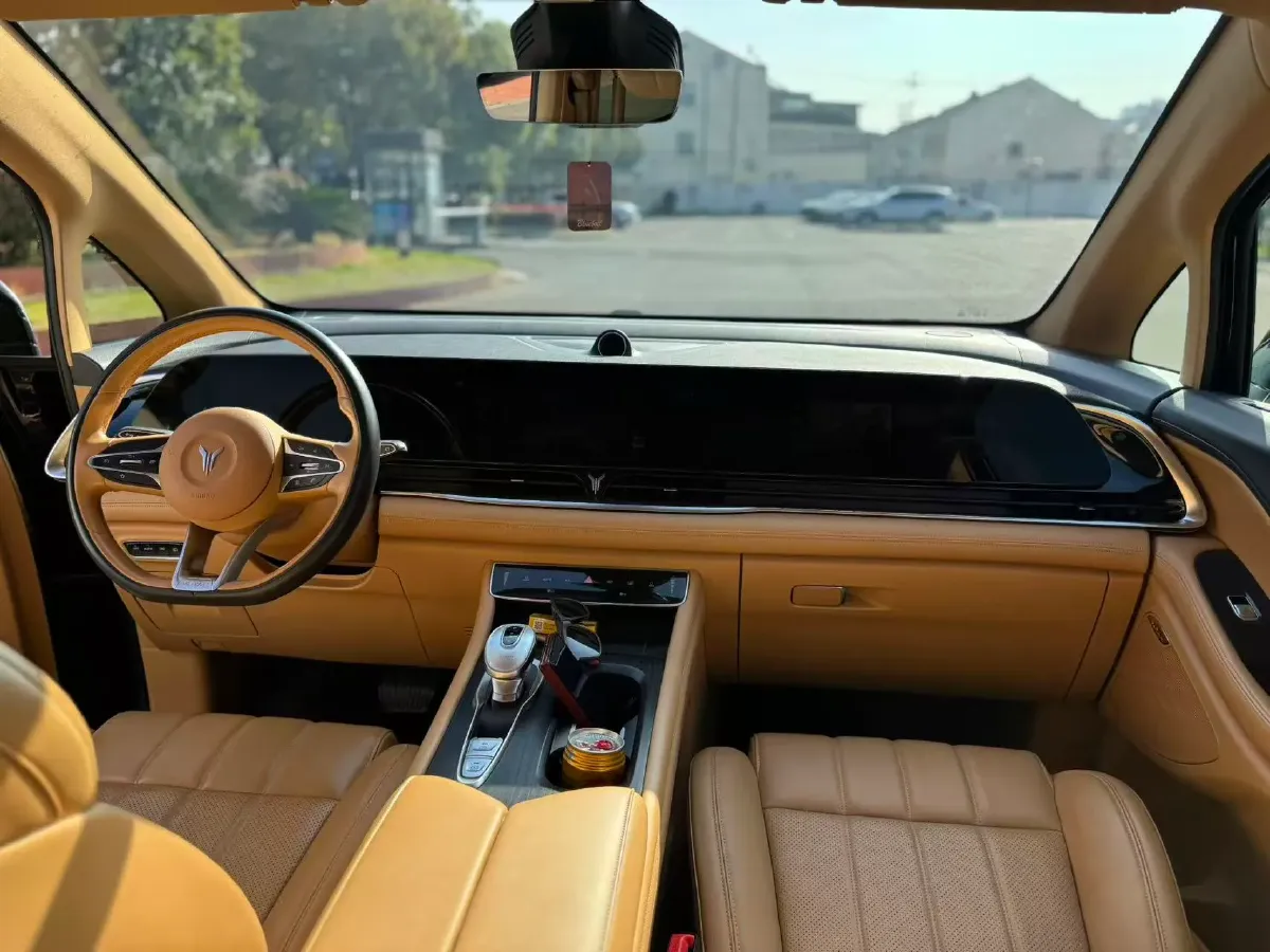 2022 Voyah Dream 1.5T 136HP L4 PHEV 25.57KWH,autocango,china used car exporter,china ev exporter,chinese used car exporter,chinese used ev exporter