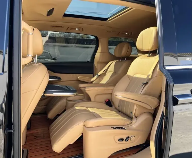 2024 Voyah Dream 1.5T 150HP L4 PHEV 43KWH,autocango,china used car exporter,china ev exporter,chinese used car exporter,chinese used ev exporter