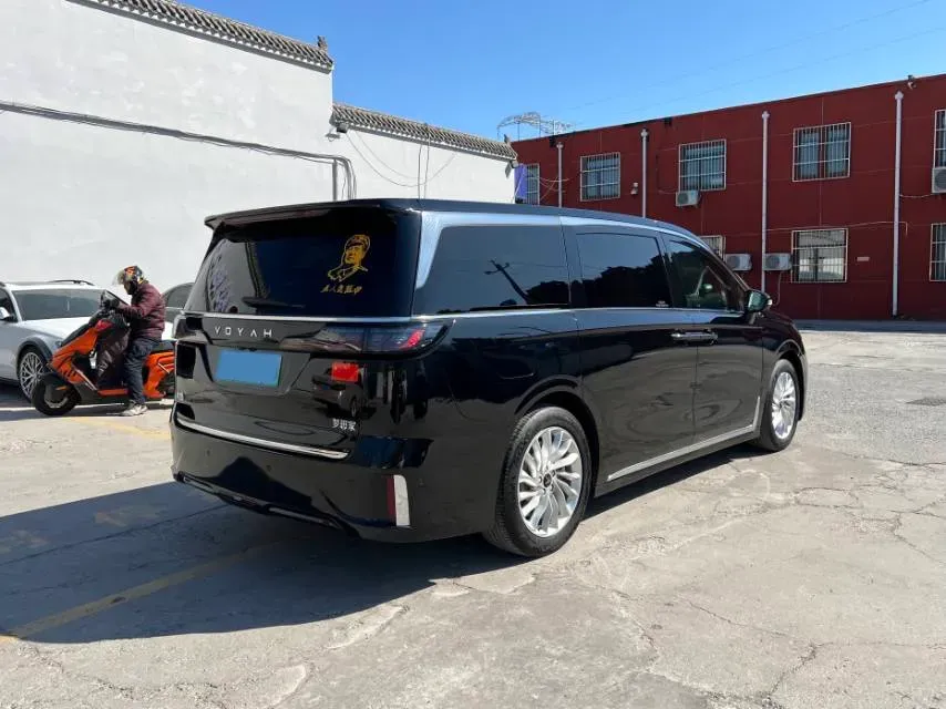 2024 Voyah Dream 1.5T 150HP L4 PHEV 43KWH,autocango,china used car exporter,china ev exporter,chinese used car exporter,chinese used ev exporter