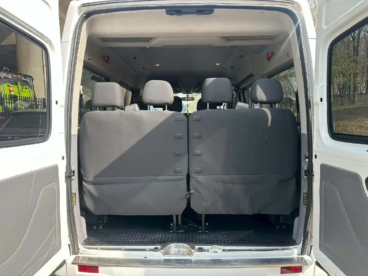 2021 MAXUS XinTu V80 2.0T 139HP L4 6MT,autocango,china used car exporter,china ev exporter,chinese used car exporter,chinese used ev exporter