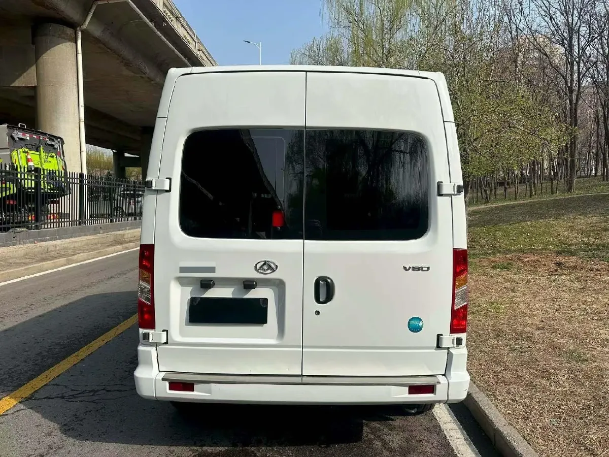 2021 MAXUS XinTu V80 2.0T 139HP L4 6MT,autocango,china used car exporter,china ev exporter,chinese used car exporter,chinese used ev exporter