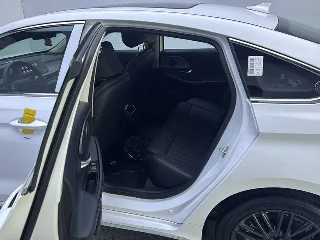 2025 Chery Arrizo 8 1.6T 197HP L4 7DCT,autocango,china used car exporter,china ev exporter,chinese used car exporter,chinese used ev exporter