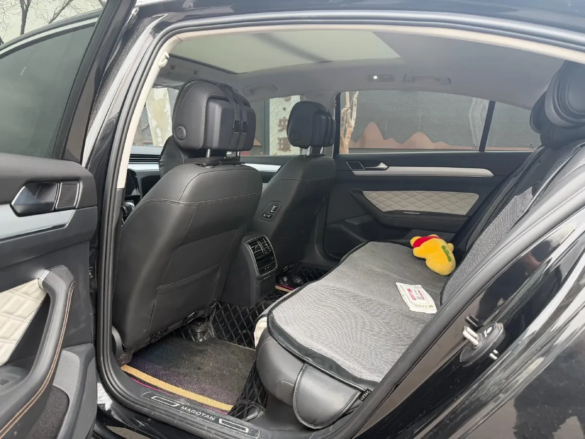 2023 Volkswagen Magotan 2.0T 186HP L4 7DCT,autocango,china used car exporter,china ev exporter,chinese used car exporter,chinese used ev exporter