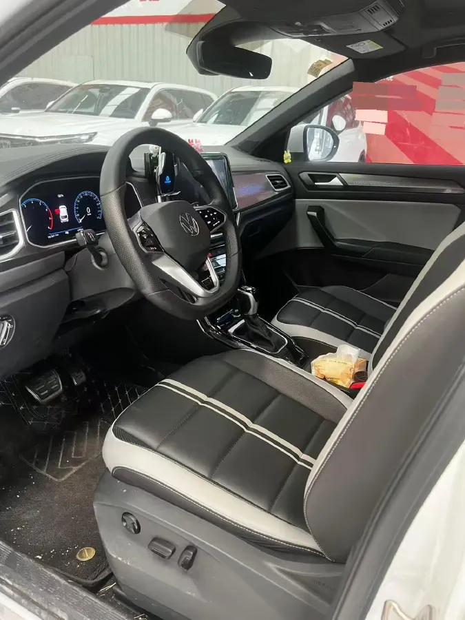 2023 Volkswagen T-Roc 1.5T 160HP L4 7DCT,autocango,china used car exporter,china ev exporter,chinese used car exporter,chinese used ev exporter