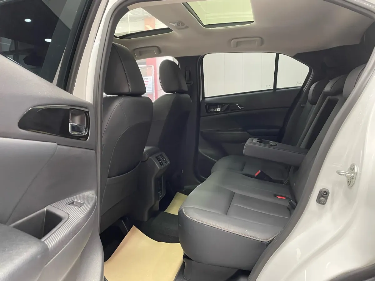 2021 Mitsubishi Eclipse Cross 1.5T 170HP L4 CVT,autocango,china used car exporter,china ev exporter,chinese used car exporter,chinese used ev exporter