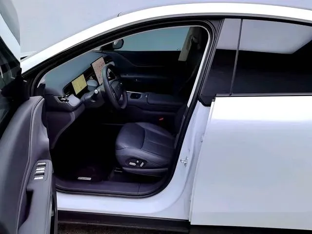 2025 Xpeng G6 BEV 68.5KWH,autocango,china used car exporter,china ev exporter,chinese used car exporter,chinese used ev exporter