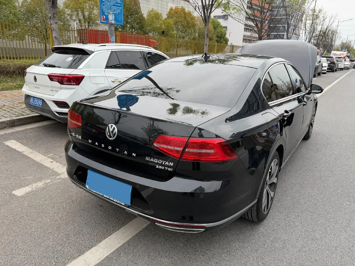 2018 Volkswagen Magotan 1.8T 180HP L4 7DCT,autocango,china used car exporter,china ev exporter,chinese used car exporter,chinese used ev exporter