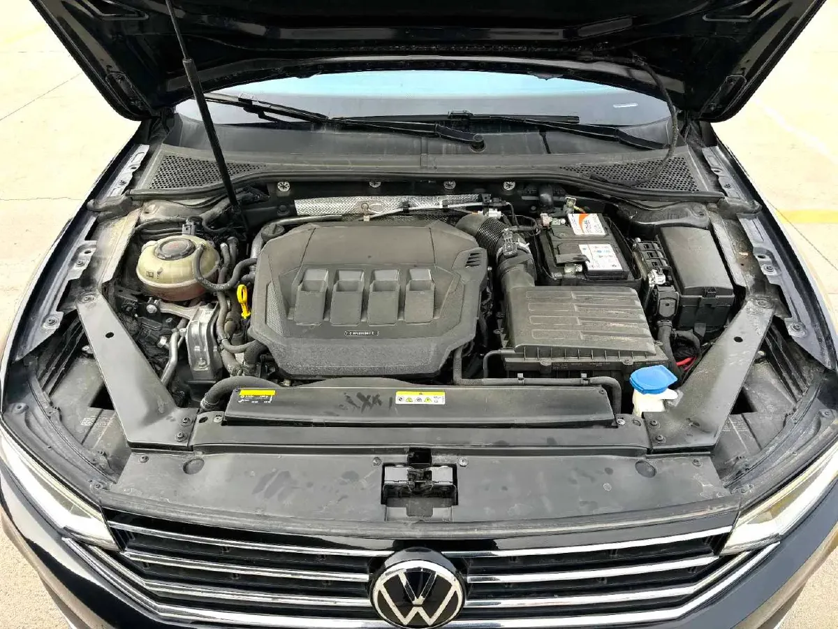 2021 Volkswagen Magotan 2.0T 186HP L4 7DCT,autocango,china used car exporter,china ev exporter,chinese used car exporter,chinese used ev exporter