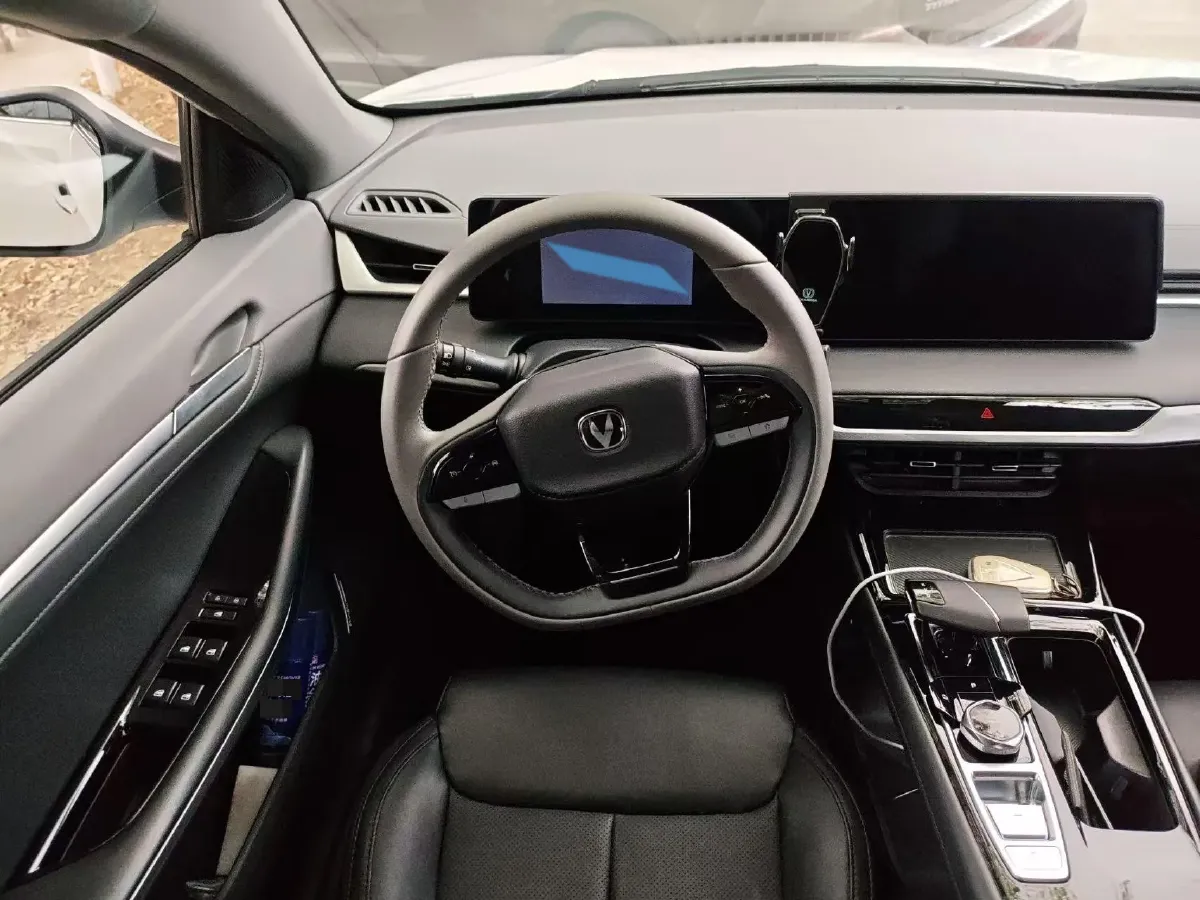 2023 ChangAn Raeton Plus 1.5T 188HP L4 7DCT,autocango,china used car exporter,china ev exporter,chinese used car exporter,chinese used ev exporter