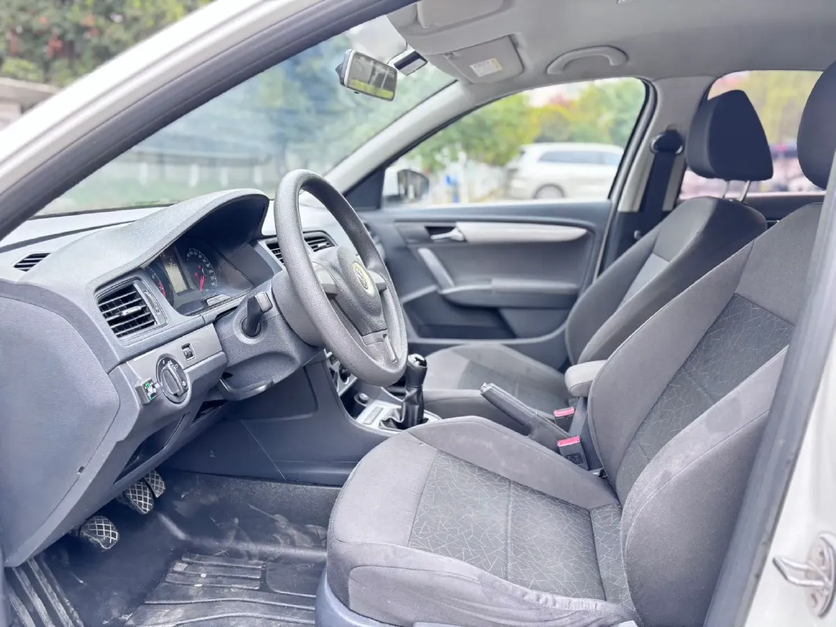 2017 Buick Excelle 1.5L 114HP L4 5MT,autocango,china used car exporter,china ev exporter,chinese used car exporter,chinese used ev exporter