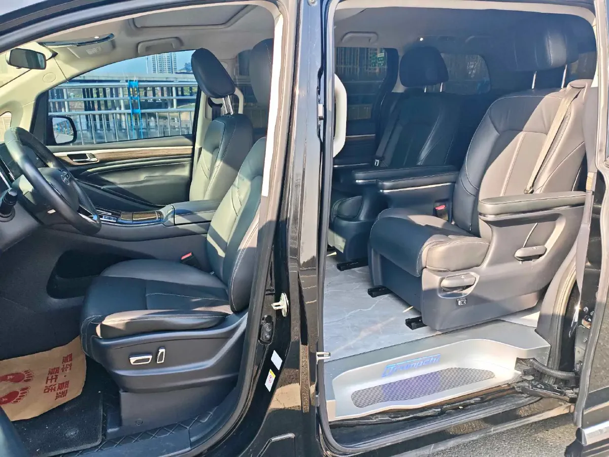 2021 GAC Trumpchi M8 2.0T 252HP L4 8AT,autocango,china used car exporter,china ev exporter,chinese used car exporter,chinese used ev exporter