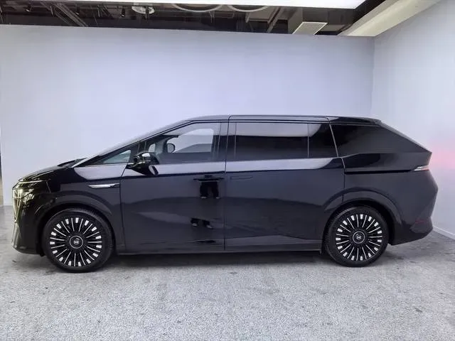 2025 Xpeng X9 BEV,autocango,china used car exporter,china ev exporter,chinese used car exporter,chinese used ev exporter