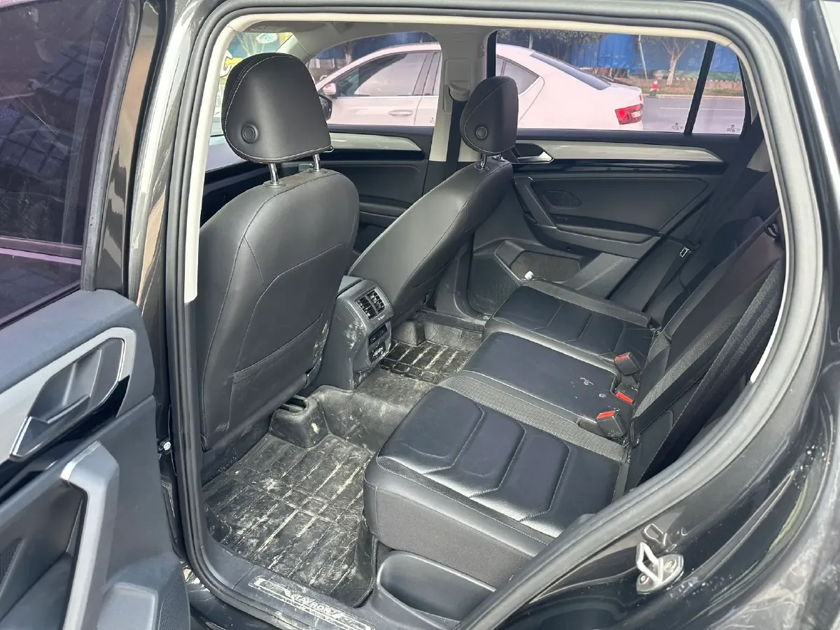 2019 Jeep Cherokee 2.0T 234HP L4 9AT,autocango,china used car exporter,china ev exporter,chinese used car exporter,chinese used ev exporter