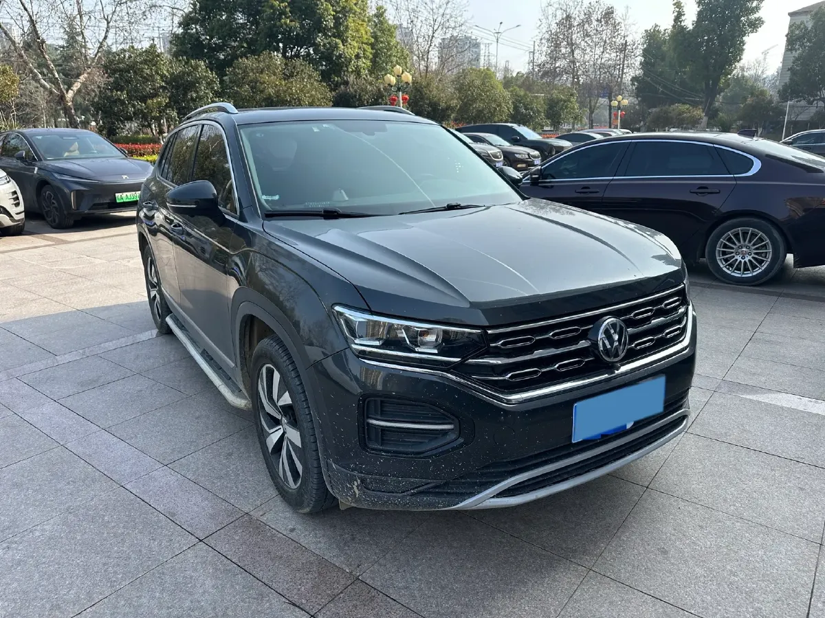 2019 Jeep Cherokee 2.0T 234HP L4 9AT,autocango,china used car exporter,china ev exporter,chinese used car exporter,chinese used ev exporter