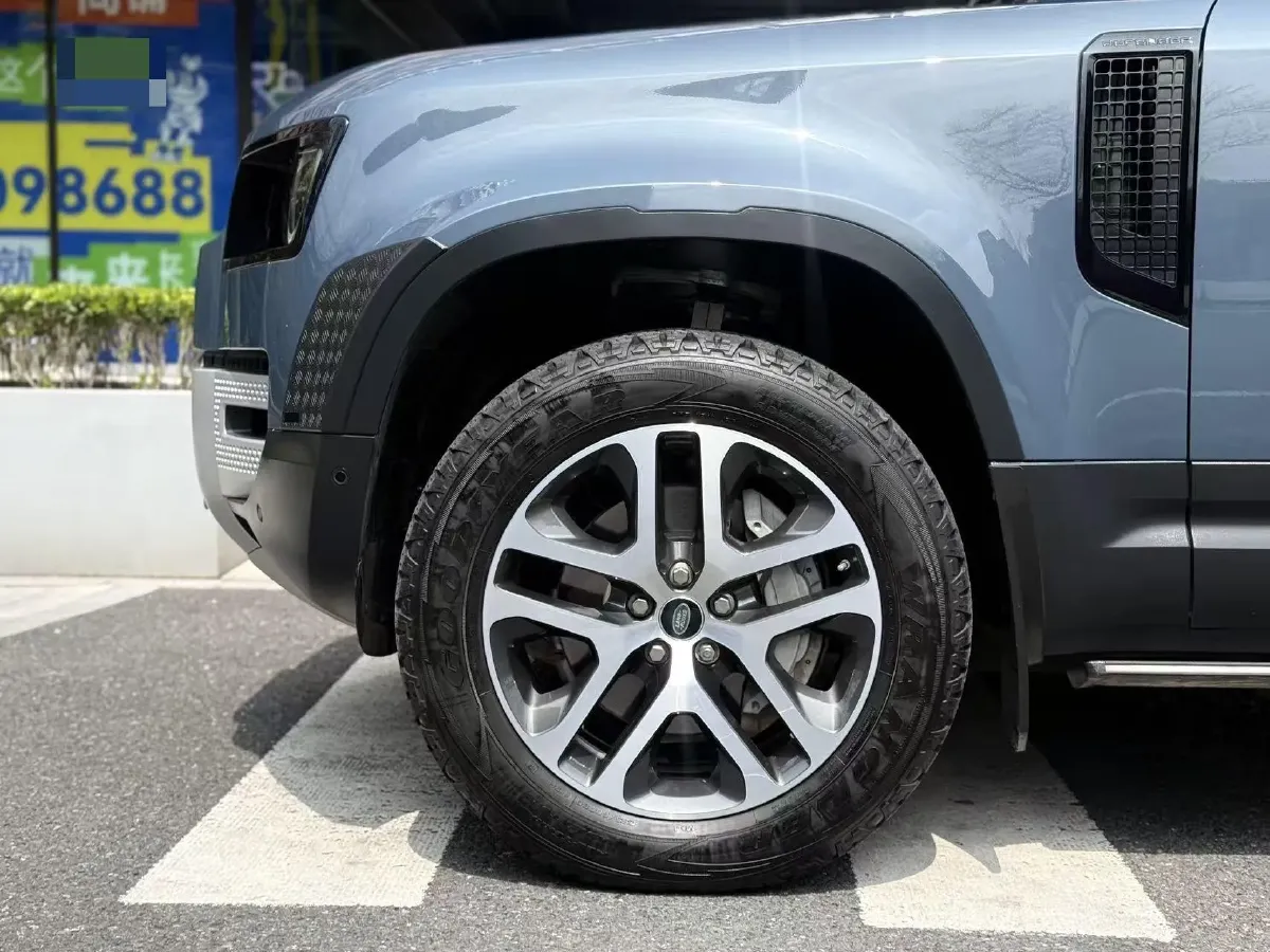 2021 Land Rover Defender 3.0T 400HP L6 8AT,autocango,china used car exporter,china ev exporter,chinese used car exporter,chinese used ev exporter