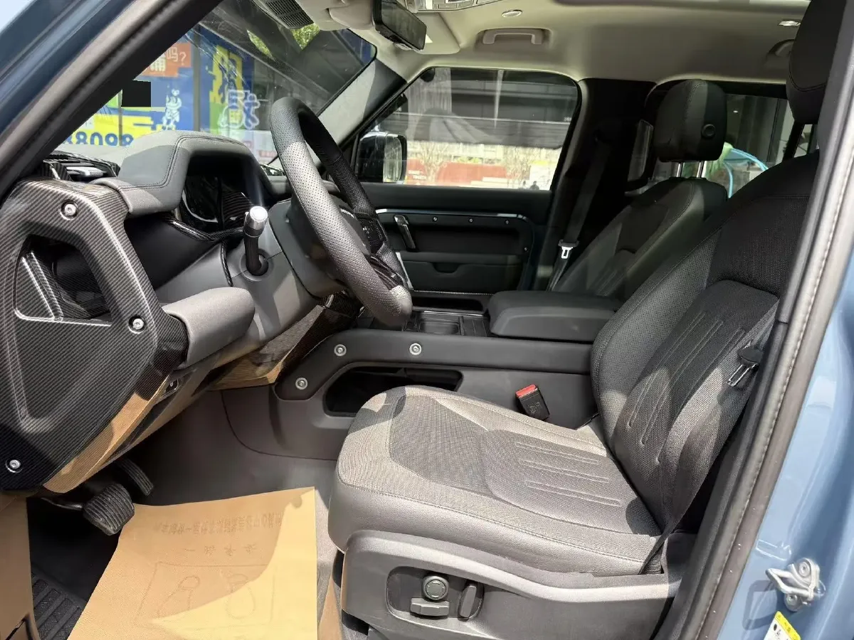 2021 Land Rover Defender 3.0T 400HP L6 8AT,autocango,china used car exporter,china ev exporter,chinese used car exporter,chinese used ev exporter