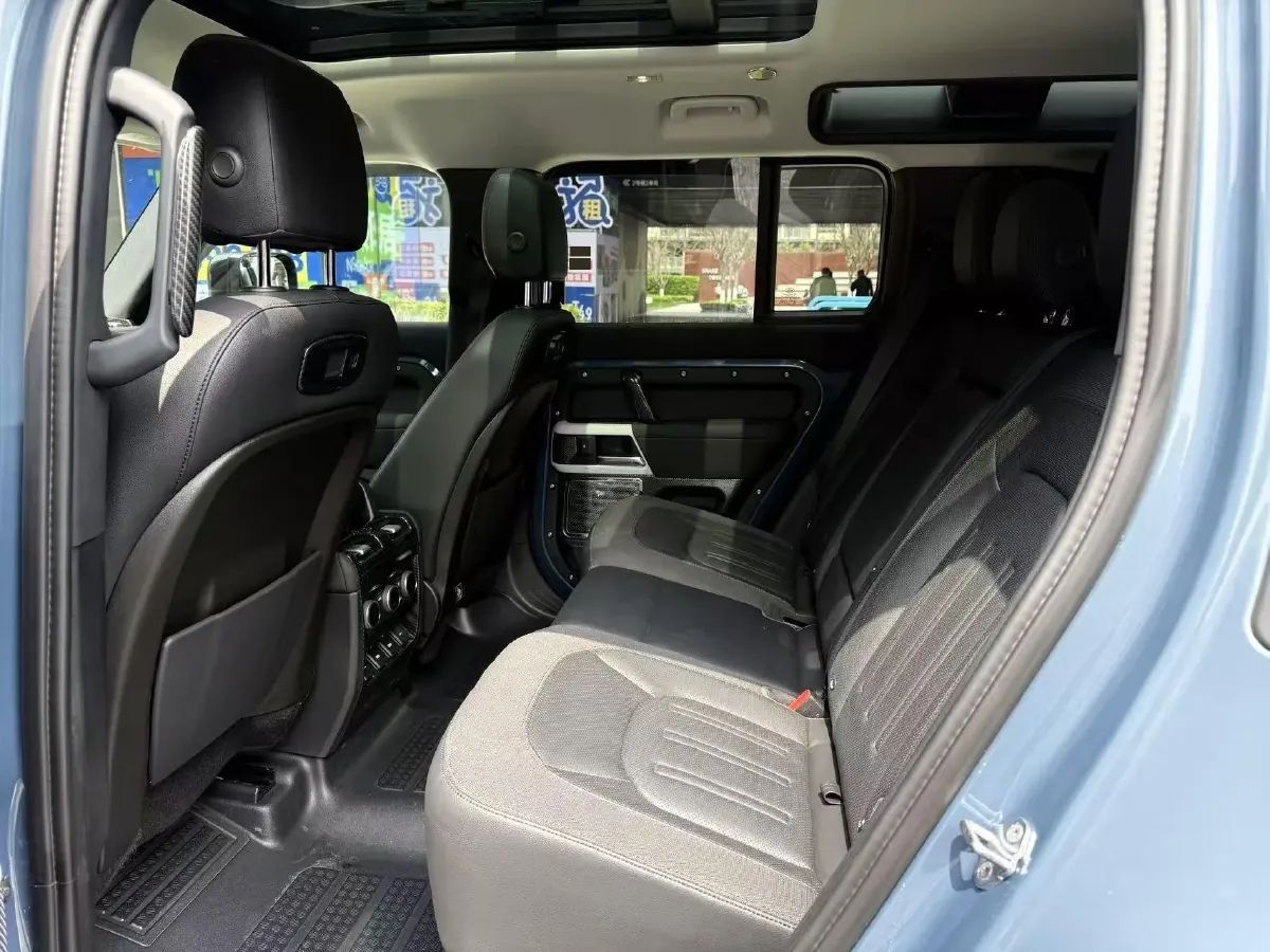 2021 Land Rover Defender 3.0T 400HP L6 8AT,autocango,china used car exporter,china ev exporter,chinese used car exporter,chinese used ev exporter