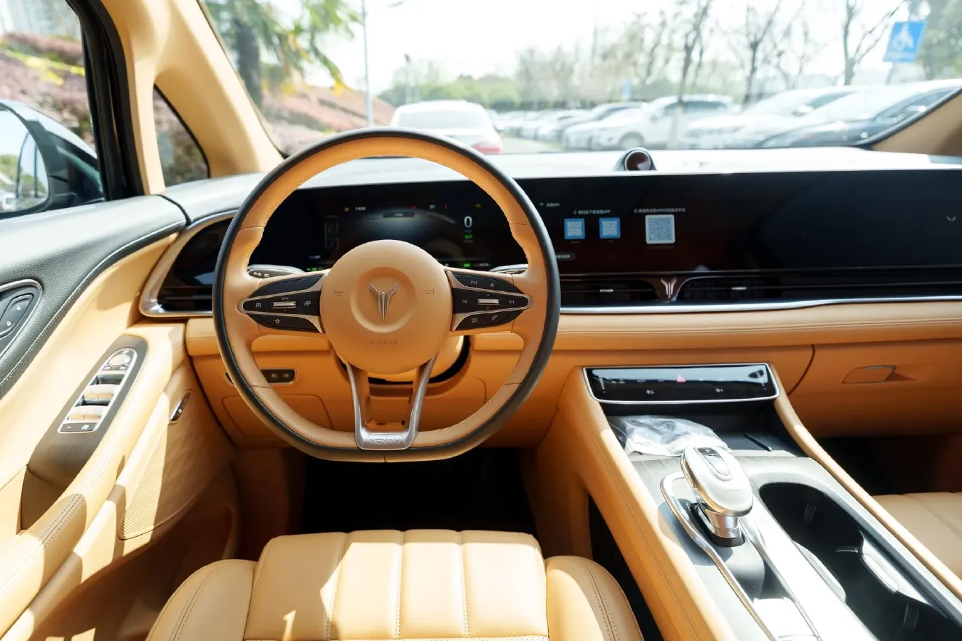 2022 Voyah Dream 1.5T 136HP L4 PHEV 25.57KWH,autocango,china used car exporter,china ev exporter,chinese used car exporter,chinese used ev exporter