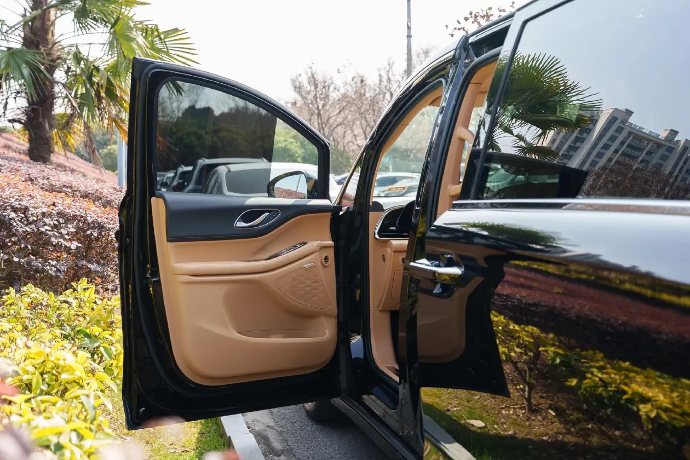 2022 Voyah Dream 1.5T 136HP L4 PHEV 25.57KWH,autocango,china used car exporter,china ev exporter,chinese used car exporter,chinese used ev exporter