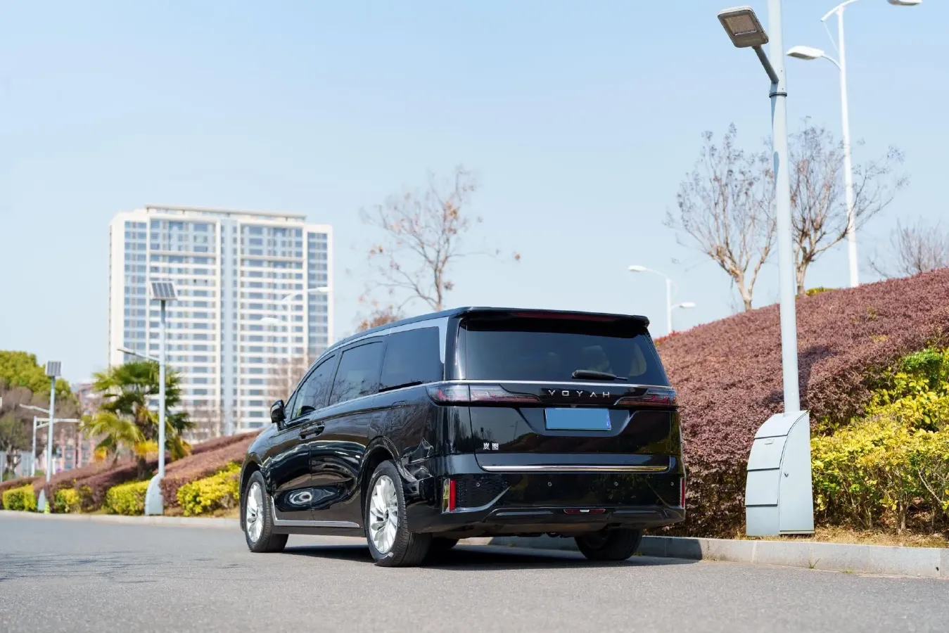 2022 Voyah Dream 1.5T 136HP L4 PHEV 25.57KWH,autocango,china used car exporter,china ev exporter,chinese used car exporter,chinese used ev exporter