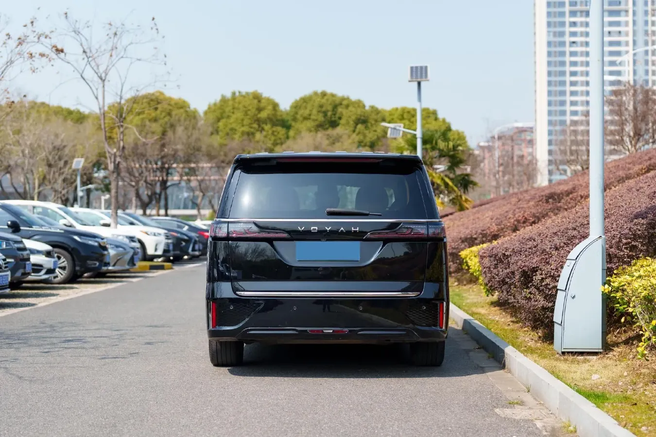 2022 Voyah Dream 1.5T 136HP L4 PHEV 25.57KWH,autocango,china used car exporter,china ev exporter,chinese used car exporter,chinese used ev exporter