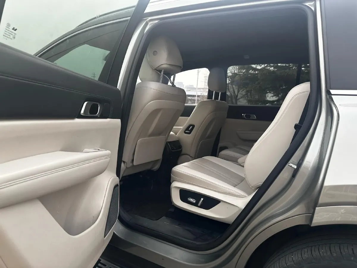 2020 Li ONE Range Extended 131HP REEV 40.5KWH,autocango,china used car exporter,china ev exporter,chinese used car exporter,chinese used ev exporter