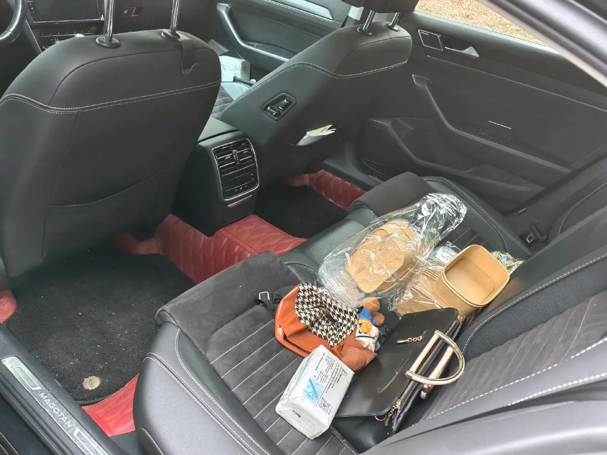 2020 Volkswagen Magotan 2.0T 220HP L4 7DCT,autocango,china used car exporter,china ev exporter,chinese used car exporter,chinese used ev exporter