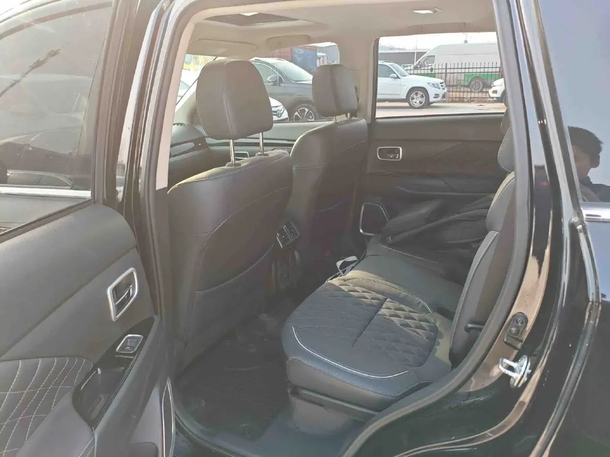 2021 Mitsubishi Outlander 2.0L 166HP L4 CVT,autocango,china used car exporter,china ev exporter,chinese used car exporter,chinese used ev exporter