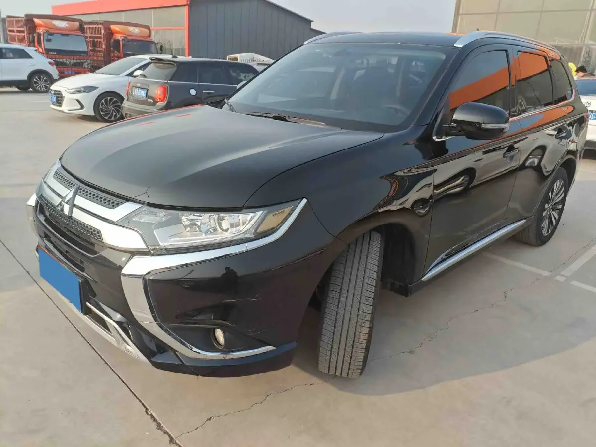 2021 Mitsubishi Outlander 2.0L 166HP L4 CVT,autocango,china used car exporter,china ev exporter,chinese used car exporter,chinese used ev exporter