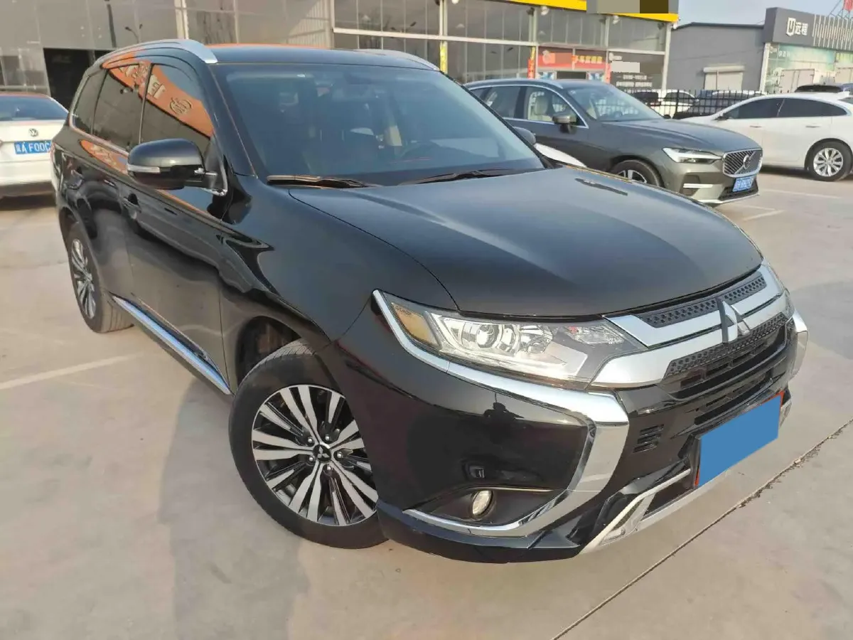 2021 Mitsubishi Outlander 2.0L 166HP L4 CVT,autocango,china used car exporter,china ev exporter,chinese used car exporter,chinese used ev exporter
