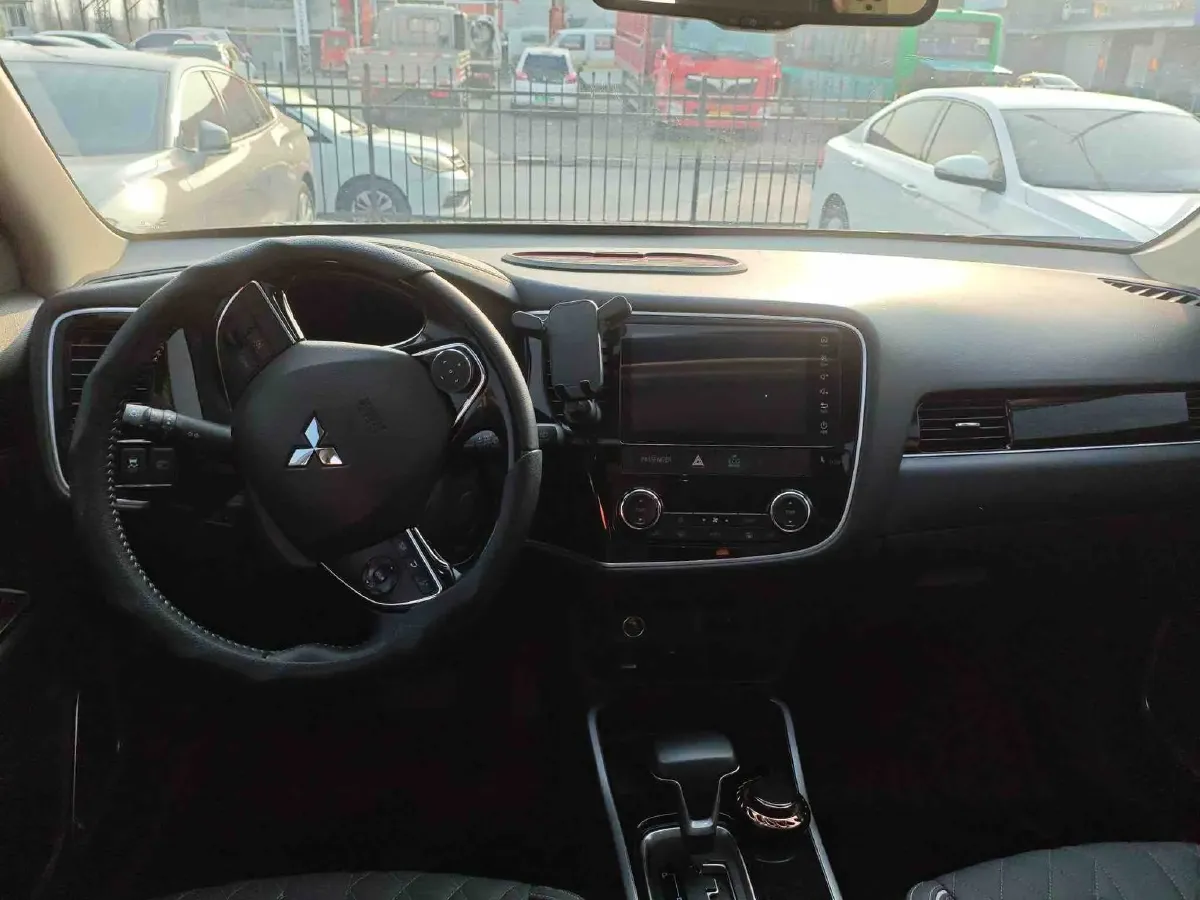 2021 Mitsubishi Outlander 2.0L 166HP L4 CVT,autocango,china used car exporter,china ev exporter,chinese used car exporter,chinese used ev exporter