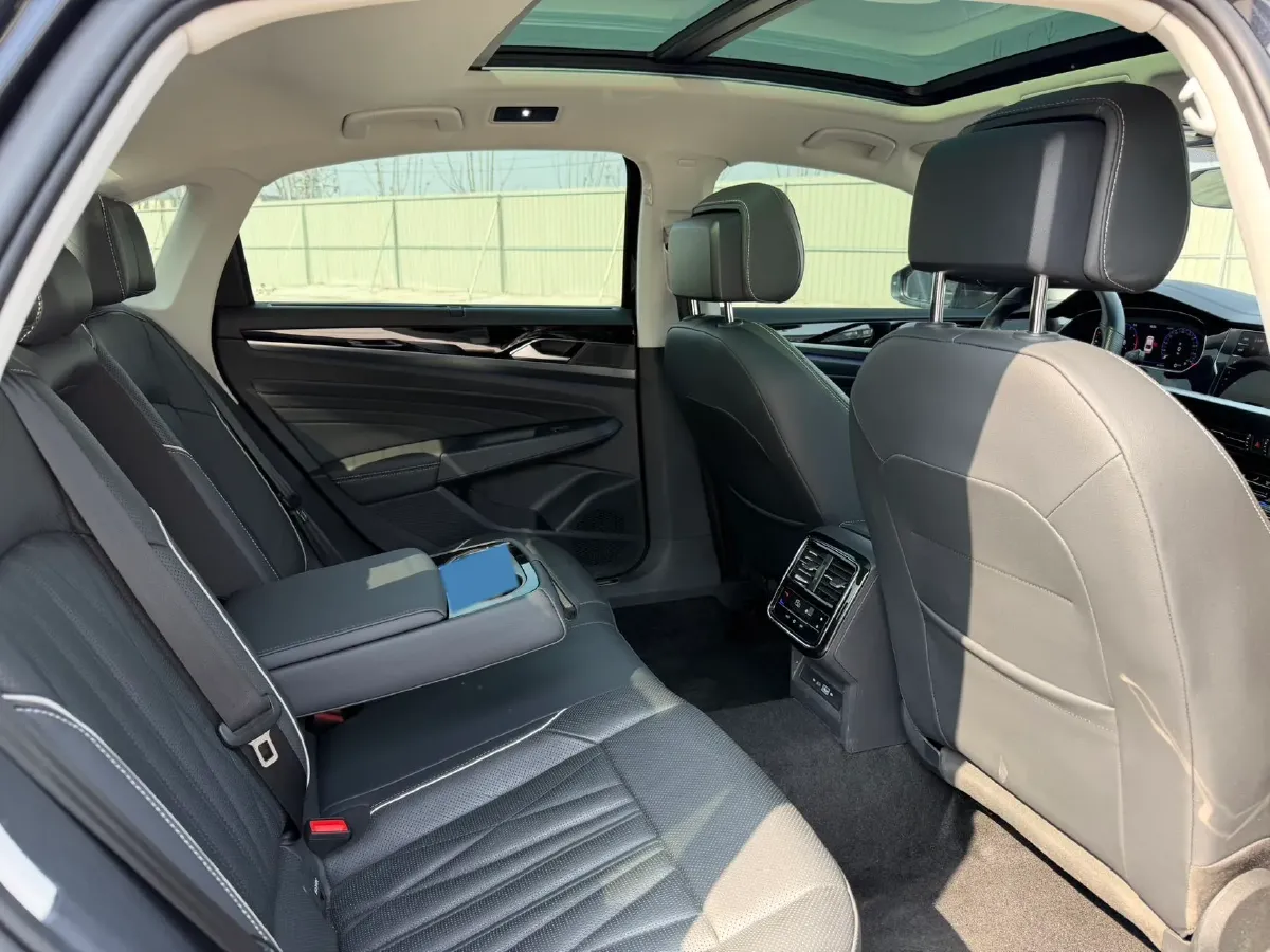 2022 Xpeng P7 BEV 60.2KWH,autocango,china used car exporter,china ev exporter,chinese used car exporter,chinese used ev exporter