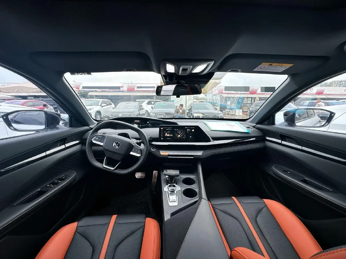 2024 ChangAn UNI-V 1.5T 188HP L4 7DCT,autocango,china used car exporter,china ev exporter,chinese used car exporter,chinese used ev exporter