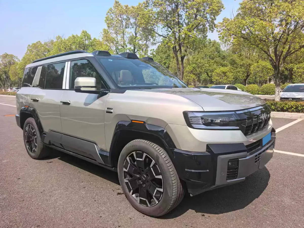 2025 FangChengBao Bao 8 2.0T 245HP L4 E-CVT PHEV 36.8KWH,autocango,china used car exporter,china ev exporter,chinese used car exporter,chinese used ev exporter