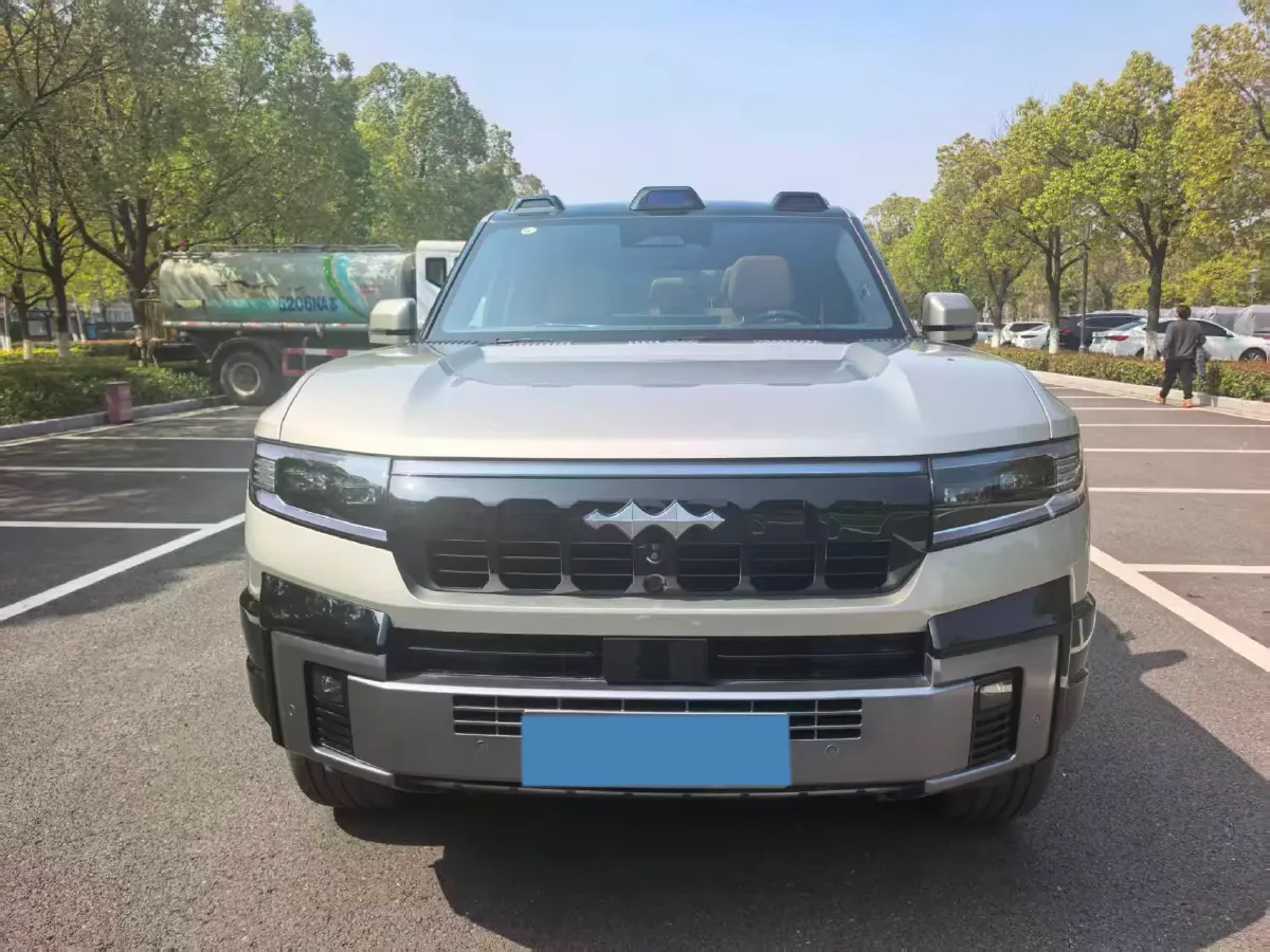 2025 FangChengBao Bao 8 2.0T 245HP L4 E-CVT PHEV 36.8KWH,autocango,china used car exporter,china ev exporter,chinese used car exporter,chinese used ev exporter