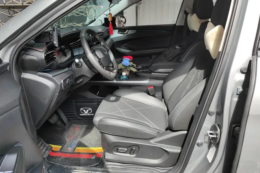 2023 Iveco DeYi 2.5T 122HP L4 6AT,autocango,china used car exporter,china ev exporter,chinese used car exporter,chinese used ev exporter