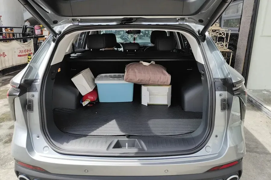 2023 Iveco DeYi 2.5T 122HP L4 6AT,autocango,china used car exporter,china ev exporter,chinese used car exporter,chinese used ev exporter