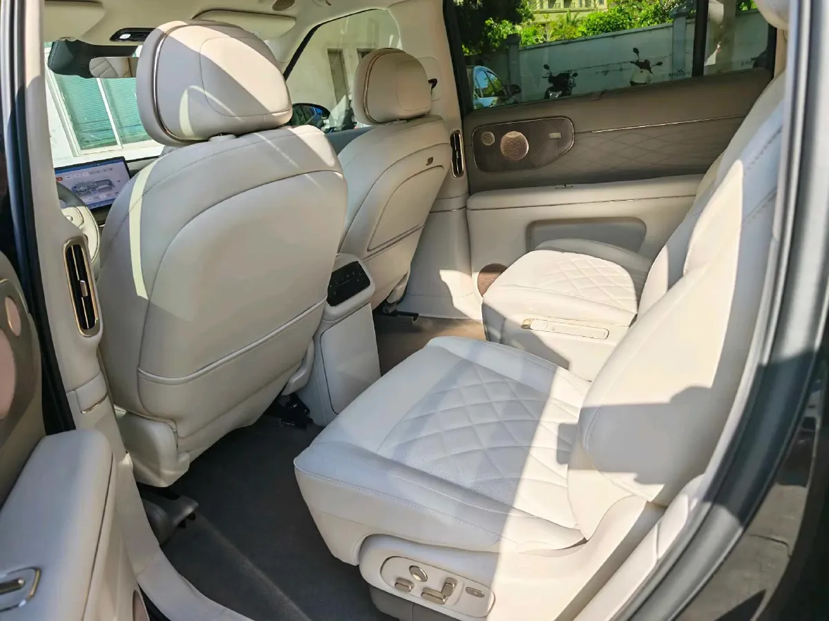 2026 IM LS9 REEV 155HP REEV,autocango,china used car exporter,china ev exporter,chinese used car exporter,chinese used ev exporter