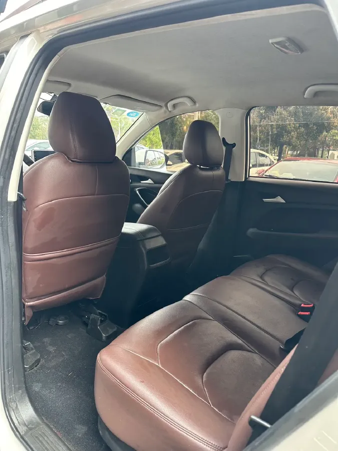 2019 BaoJun 530 1.5T 150HP L4 6MT,autocango,china used car exporter,china ev exporter,chinese used car exporter,chinese used ev exporter