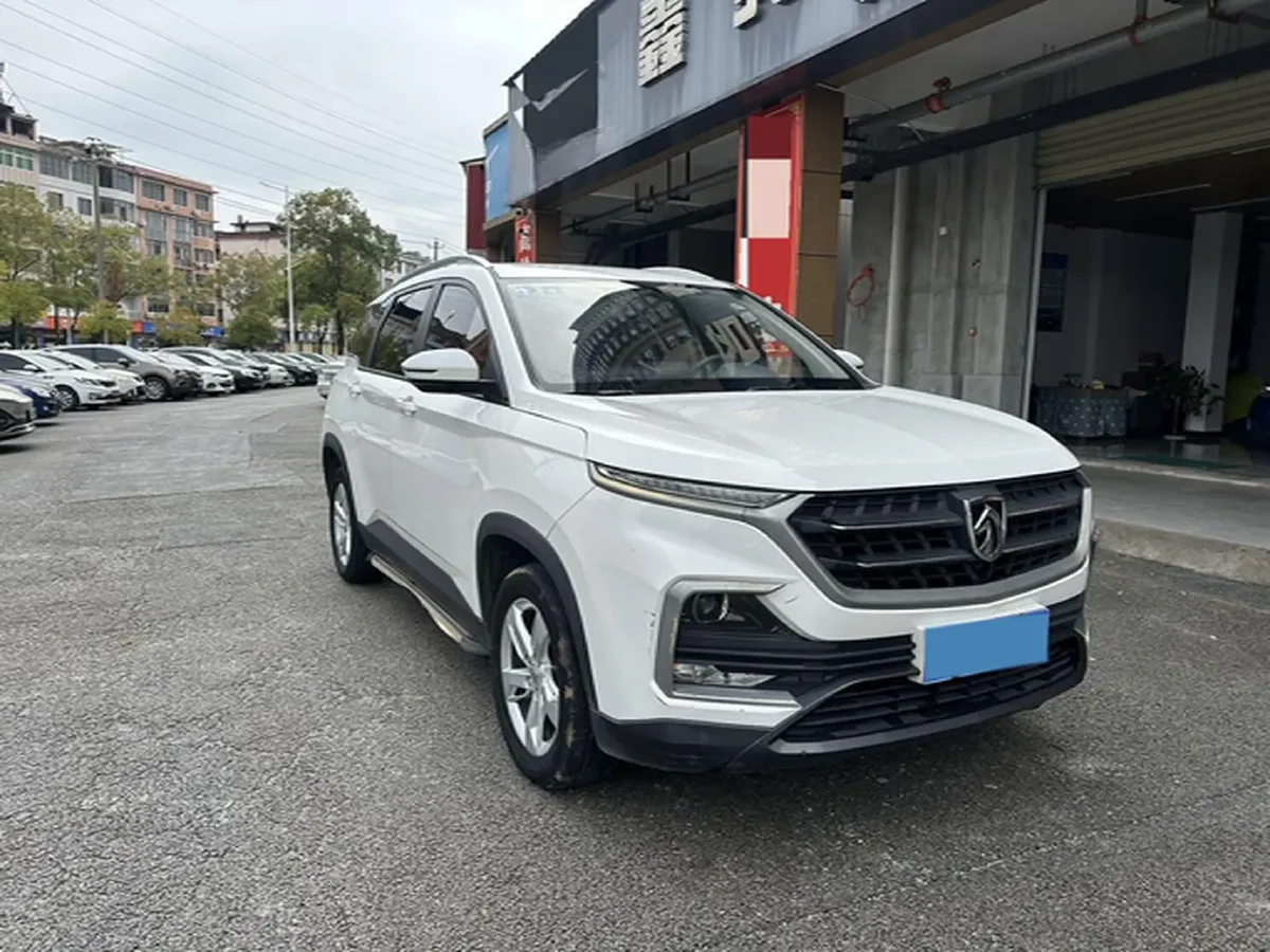 2019 BaoJun 530 1.5T 150HP L4 6MT,autocango,china used car exporter,china ev exporter,chinese used car exporter,chinese used ev exporter