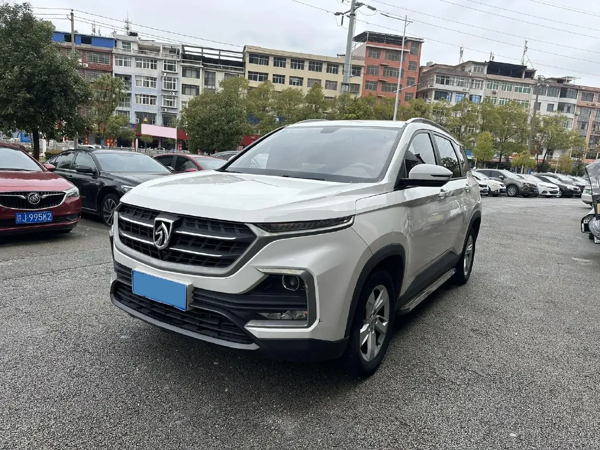 2019 BaoJun 530 1.5T 150HP L4 6MT,autocango,china used car exporter,china ev exporter,chinese used car exporter,chinese used ev exporter