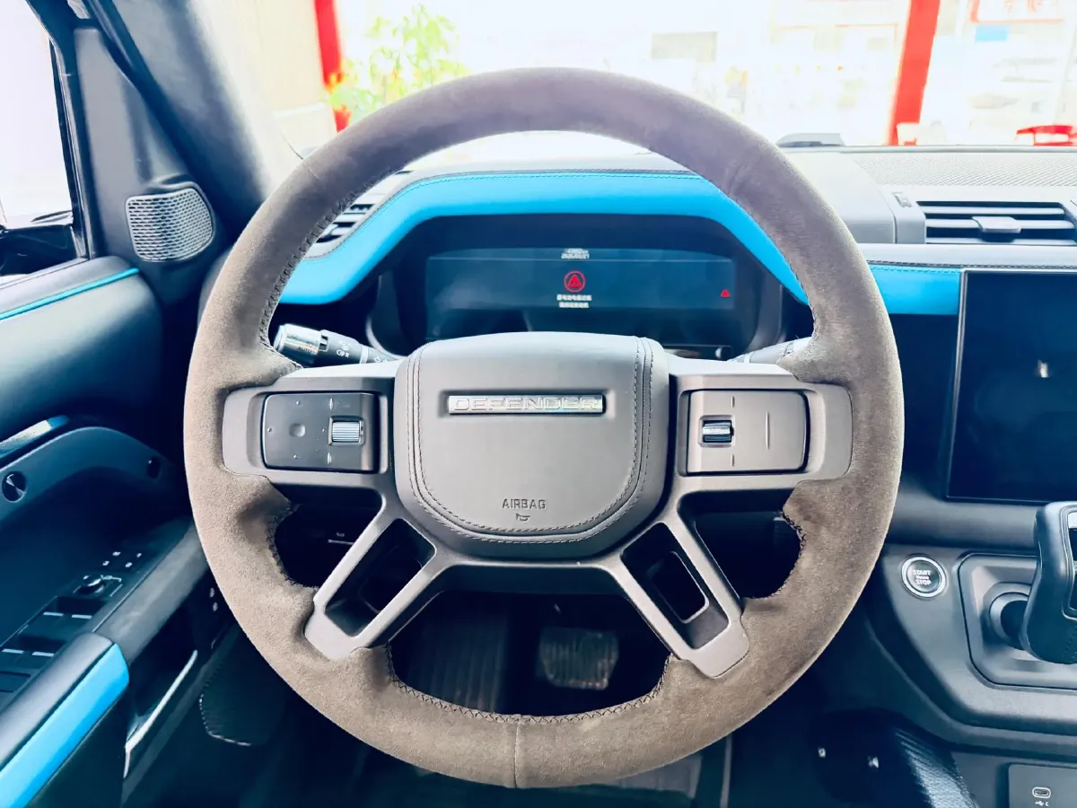 2022 Land Rover Defender 3.0T 400HP L6 8AT,autocango,china used car exporter,china ev exporter,chinese used car exporter,chinese used ev exporter