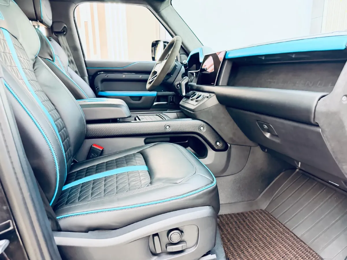 2022 Land Rover Defender 3.0T 400HP L6 8AT,autocango,china used car exporter,china ev exporter,chinese used car exporter,chinese used ev exporter