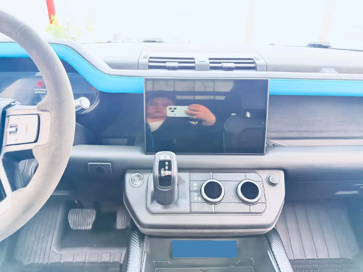 2022 Land Rover Defender 3.0T 400HP L6 8AT,autocango,china used car exporter,china ev exporter,chinese used car exporter,chinese used ev exporter