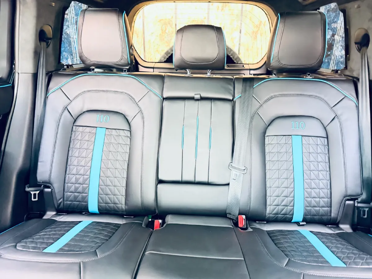 2022 Land Rover Defender 3.0T 400HP L6 8AT,autocango,china used car exporter,china ev exporter,chinese used car exporter,chinese used ev exporter