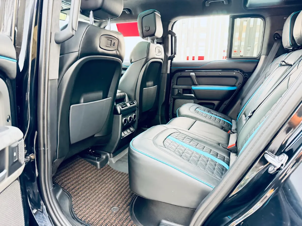 2022 Land Rover Defender 3.0T 400HP L6 8AT,autocango,china used car exporter,china ev exporter,chinese used car exporter,chinese used ev exporter