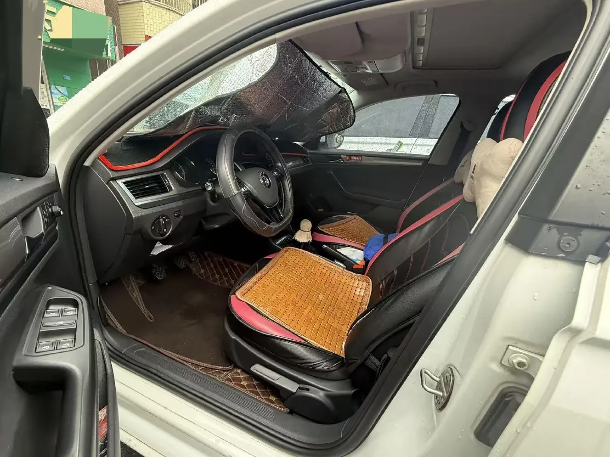 2019 MAXUS XinTu V80 2.5T 136HP L4 6MT,autocango,china used car exporter,china ev exporter,chinese used car exporter,chinese used ev exporter