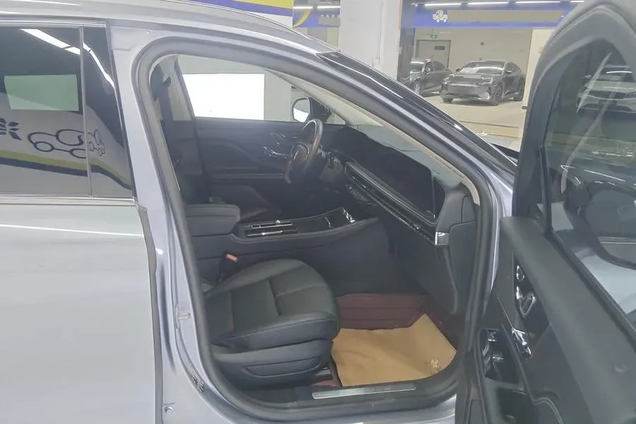 2024 Lincoln Corsair 2.0T 261HP L4 8AT,autocango,china used car exporter,china ev exporter,chinese used car exporter,chinese used ev exporter